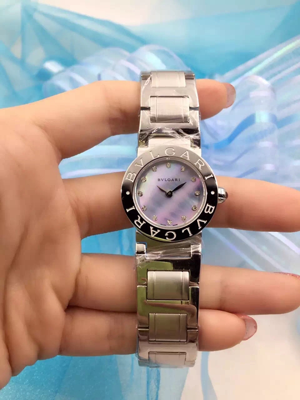 ブルガリ時計正面デザイン